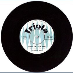 Close In Your Arms b/w I Wonder Who's Kissing Her Now