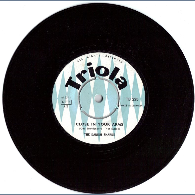 Close In Your Arms b/w I Wonder Who's Kissing Her Now