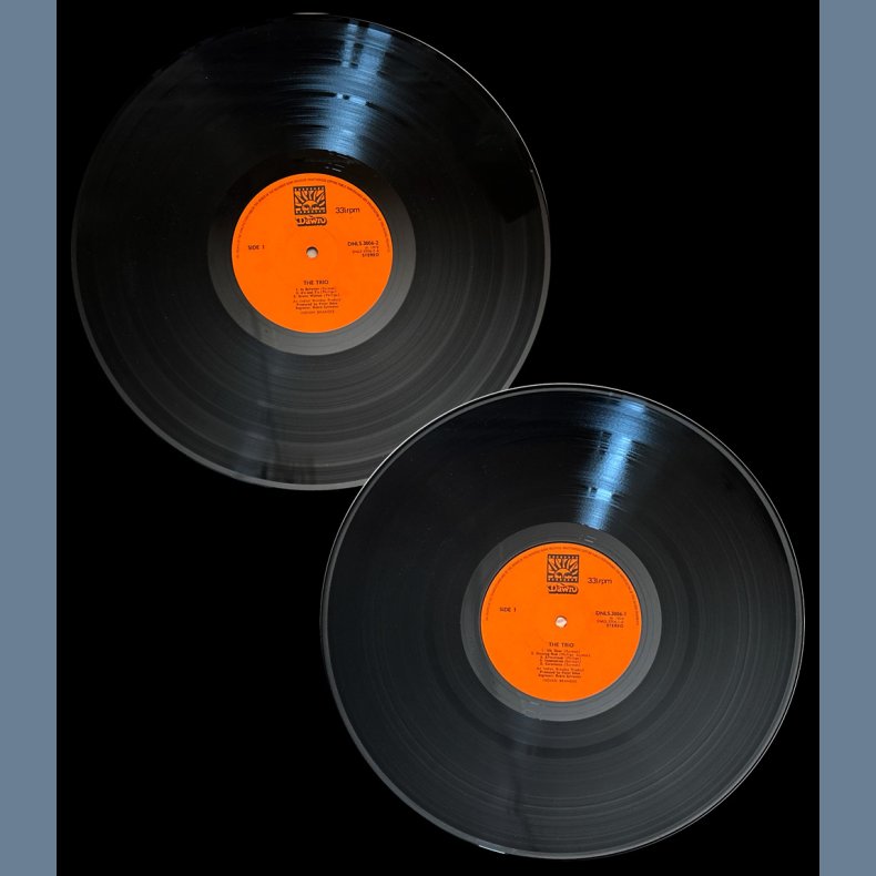 The Trio - 1970 UK Dawn label 17-track 2LP Set - Incl. Sticker and Promo Poster